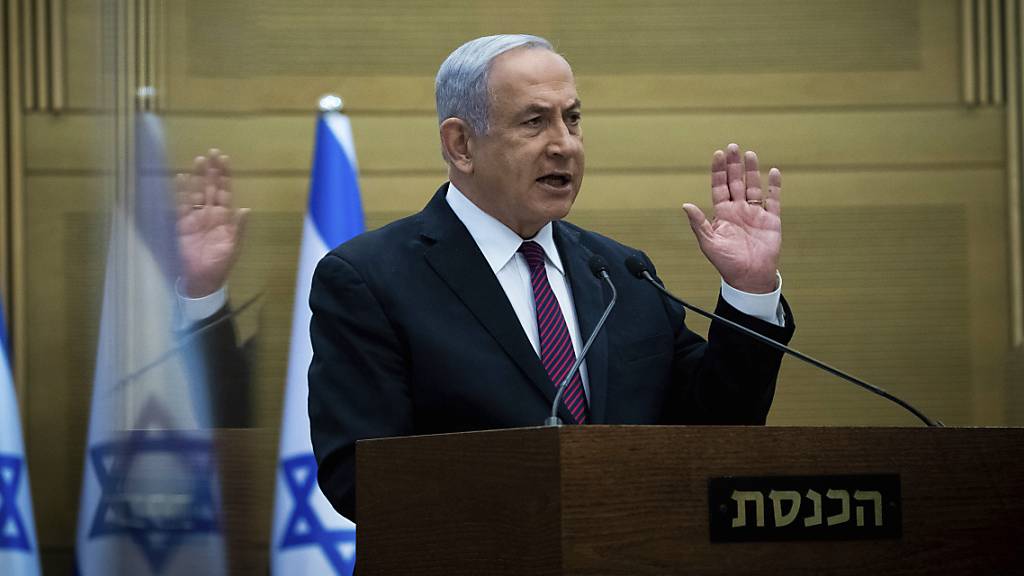 Benjamin Netanjahu, Ministerpräsident von Israel, gibt vor seiner Partei eine Erklärung ab. Netanjahu bekräftigte, in der Corona-Krise sei nationale Einheit notwendig.