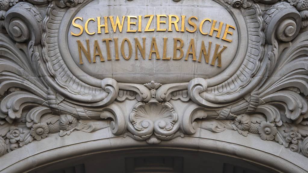 Schon in der Vorwoche hatten die Sichtguthaben abgenommen: Die Fassade der SNB (Archivbild).