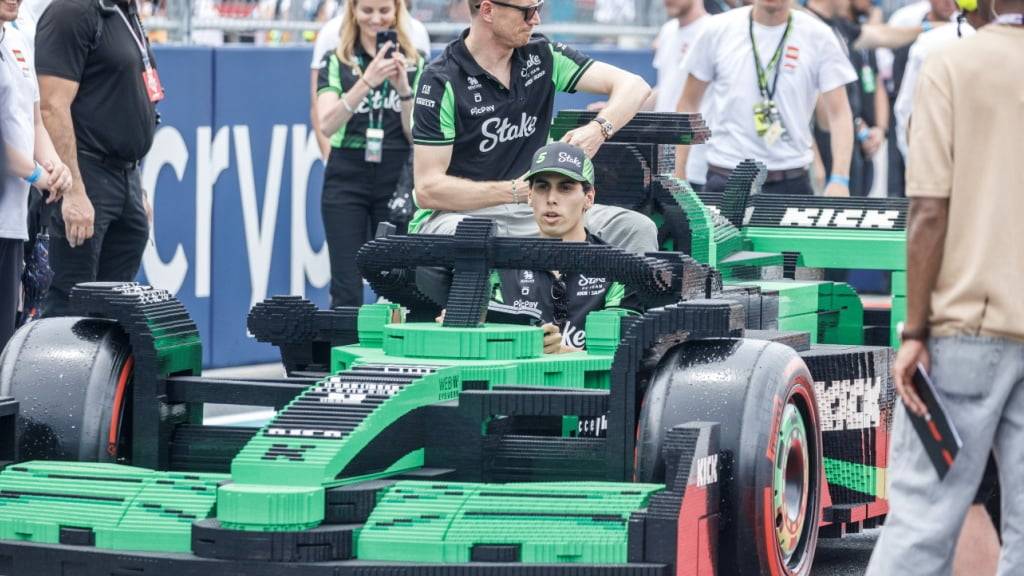 Das Team Sauber (hier die aktuellen Fahrer Gabriel Bortoleto/im Auto und Nico Hülkenberg) ist zum 600. Mal an einem Grand-Prix-Wochenende dabei