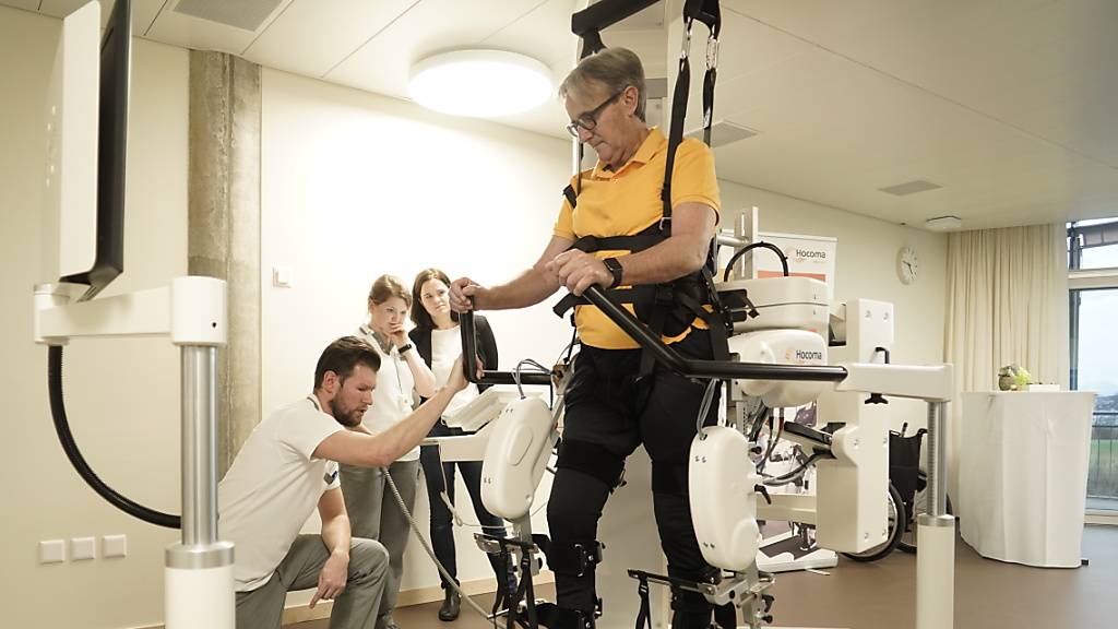 Gangtherapie im Paraplegiker-Zentrum in Nottwil: Die Klinik hat im vergangenen Jahr mehr Patienten betreut. (Archivbild)