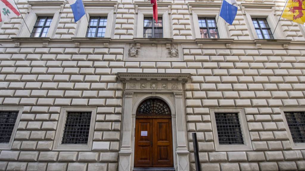 Der Luzerner Regierungsrat soll die Steigerung des Aufwands in den Griff bekommen, findet das Parlament. (Archivaufnahme des Regierungsgebäudes)