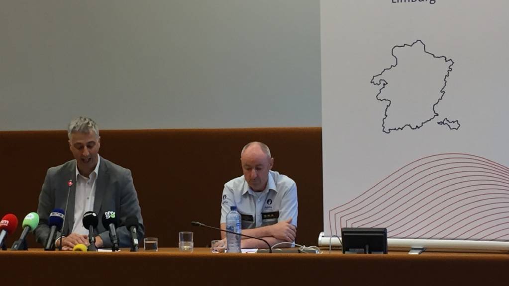 Staatsanwalt Guido Vermeiren (l) und Kris Vandepaer von der föderalen Kriminalpolizei Limburg, bei einer Pressekonferenz der Staatsanwaltschaft Hasselt zur Entführung eines 13-jährigen Jungen. Foto: Marc Dirix/BELGA/dpa