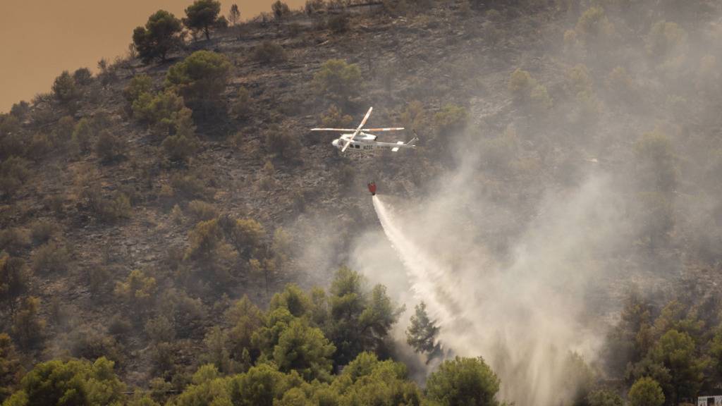 Langsame Fortschritte bei Waldbrand-Bekämpfung in Spanien
