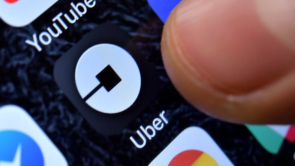 Uber vermittelt über Smartphone-Apps Transportfahrten in verschiedenen Angebots- und Preisklassen. Diese sind vor allem etablierten Taxiunternehmen ein Dorn im Auge. (Archivbild)