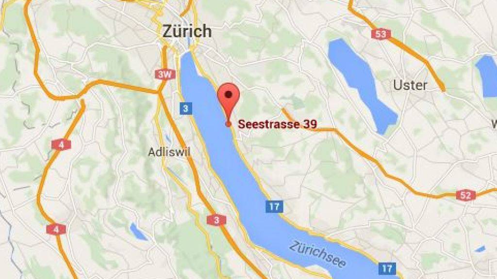 Auf Höhe der Seestrasse 39 in Küsnacht kam es zum Tauchunfall, bei dem ein 47-jähriger Mann starb.