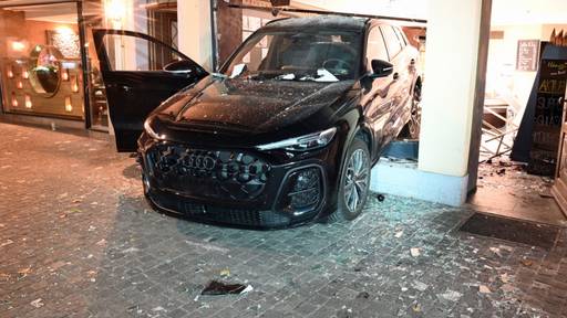 15-Jähriger kracht in Sursee LU mit Auto des Vaters in ein Fenster