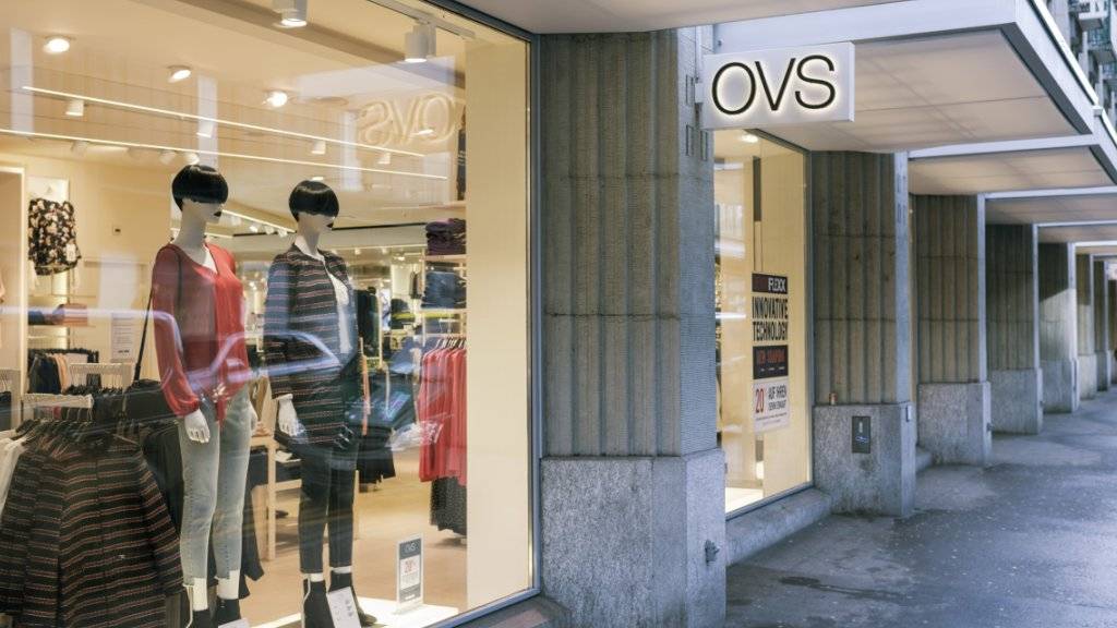 Knapp ein Jahr nach der Umgestaltung der Charles-Vögele-Läden in OVS-Geschäfte gibt der italienische Kleiderhändler auf. Rund 1'200 Angestellte verlieren ihren Arbeitsplatz. (Archiv)