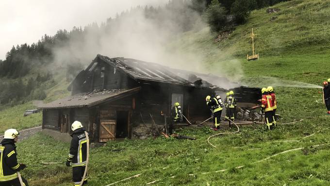 Alphütte oberhalb von Lungern in Brand geraten