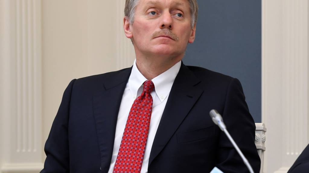 ARCHIV - Dmitri Peskow, Sprecher des russischen Präsidenten Putin, nimmt an einer Videokonferenz im Moskauer Kreml teil. Foto: Alexei Nikolsky/AP/dpa/Archivbild