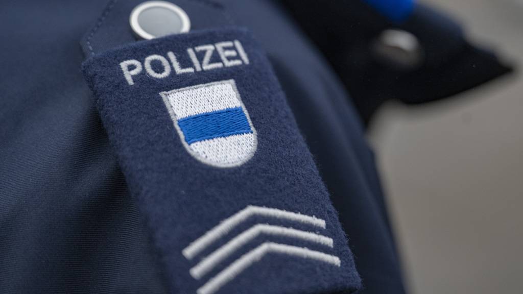 Die Zuger Polizei fasste in der Nacht auf Sonntag drei Männer nach einem mutmasslichen Einbruchversuch in Oberwil. (Symbolbild)