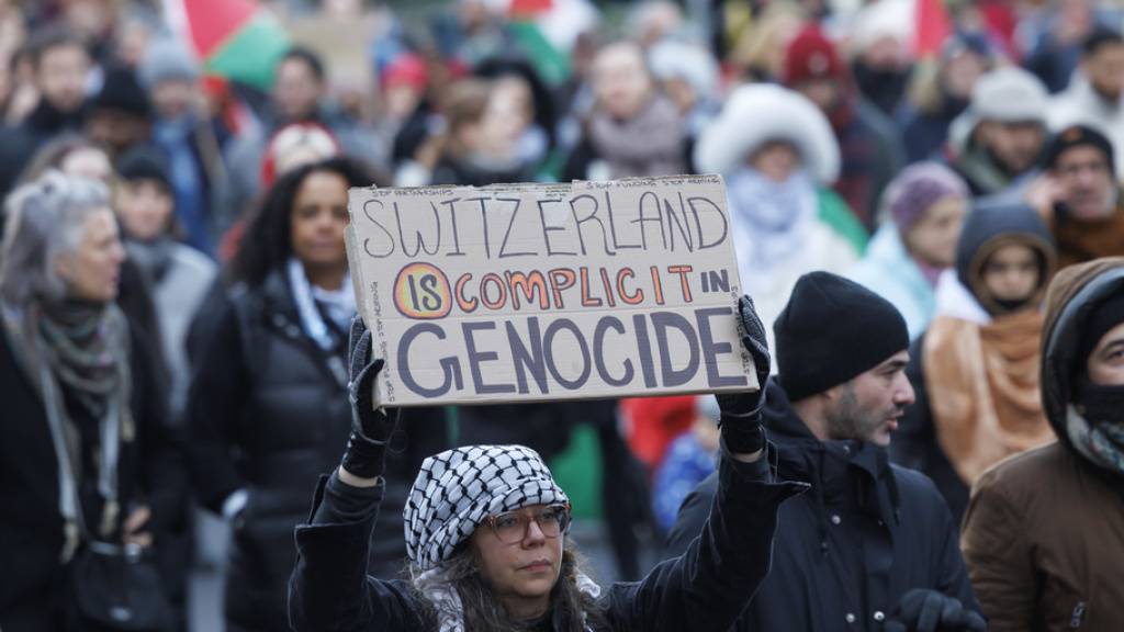 Die Demonstrierenden in Genf kritisierten auch die Haltung mehrerer westlicher Länder im Konflikt zwischen Israel und der islamistischen Hamas.