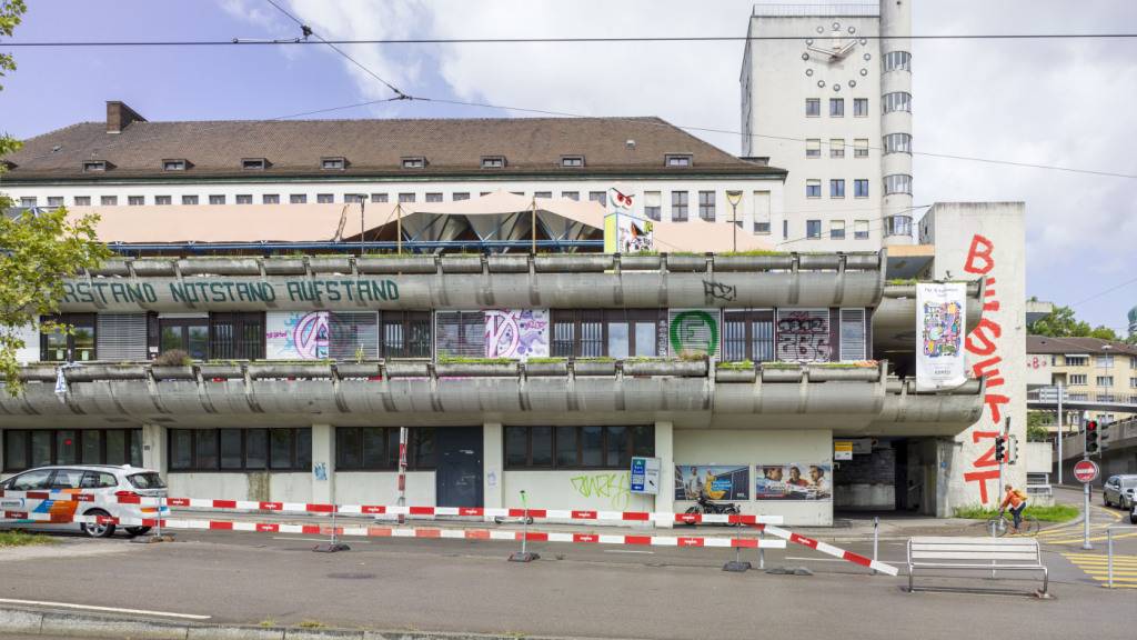 Stadt Zürich kauft für 3,4 Millionen die besetzte Post in Wipkingen