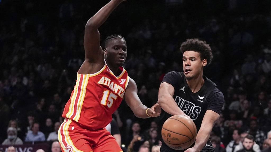 Clint Capela hat gegen Cameron Johnson von den Brooklyn Nets das Nachsehen