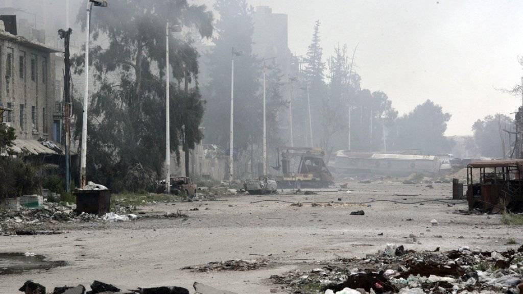 Durch Gefechte beschädigte Strasse am Montag in Damaskus.