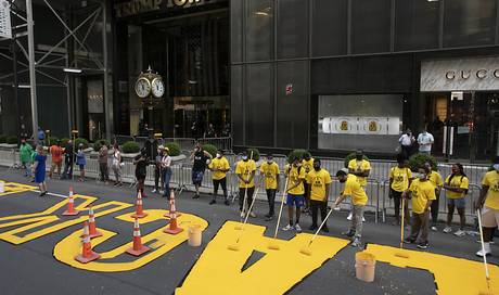 “Black Lives Matter” lettering painted in front of Trump Tower in New York – abroad