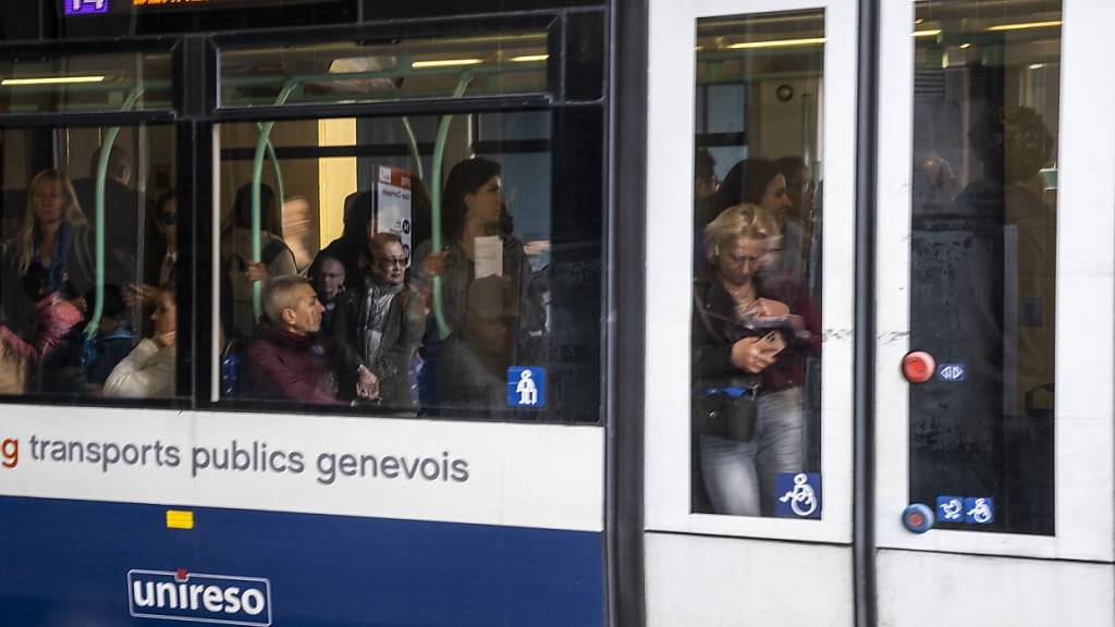 In Genf können Jugendliche bis zum Alter von 24 Jahren die öffentlichen Verkehrsmittel künftig kostenlos nutzen. (Archivbild)