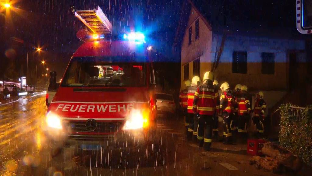 Heftiger Regen löst rund 50 Notrufe im Kanton Schwyz aus