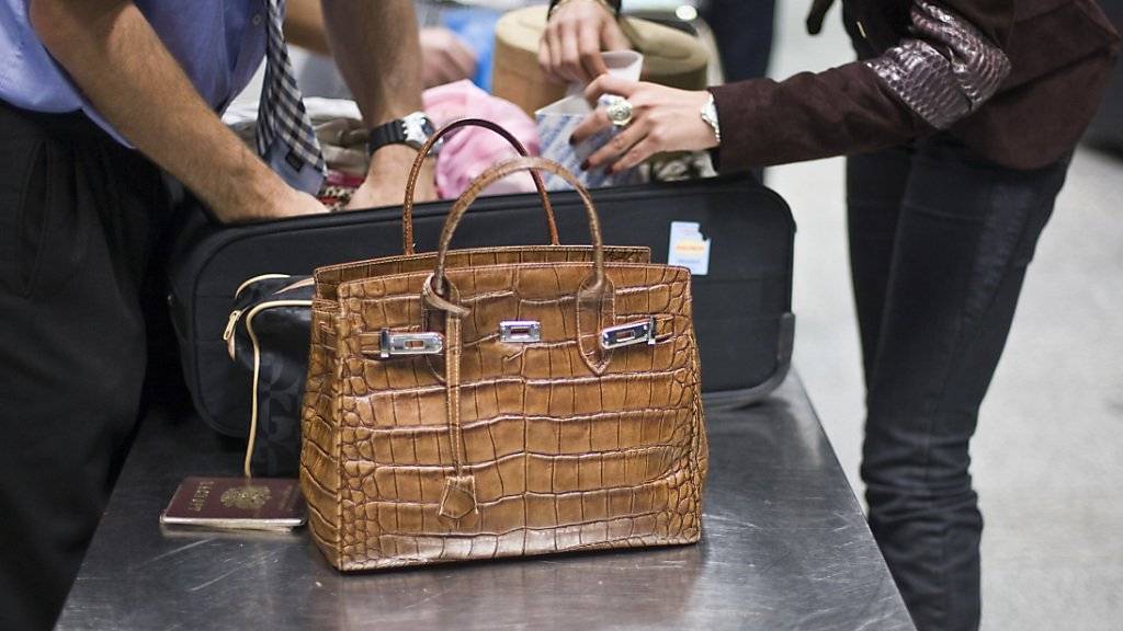 Eine Amerikanerin auf dem Weg in die Ferien hat ihre Schusswaffe in der Handtasche vergessen - die Sicherheitskontrolle am Flughafen Los Angeles bemerkte das nicht. (Symbolbild)