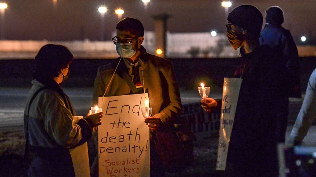 Menschen protestieren gegen die Hinrichtung von Brandon Bernard. Foto: Austen Leake/The Tribune-Star/AP/dpa