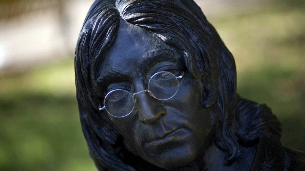 Eine Statue in Havanna hat John Lennon schon (Bild). Neu gibt es in einer westukrainischen 5000-Seelen-Gemeinde eine Strasse mit seinem Namen (Archiv).