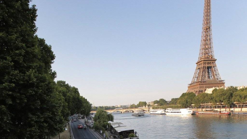 Die Schnellstrasse Georges Pompidou am rechten Seine-Ufer wird für den motorisierten Verkehr gesperrt und den Fussgängern und Velofahrern überlassen. (Archivbild)