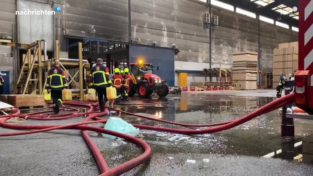 Brand in der Swiss Krono Menznau forderte die Feuerwehr