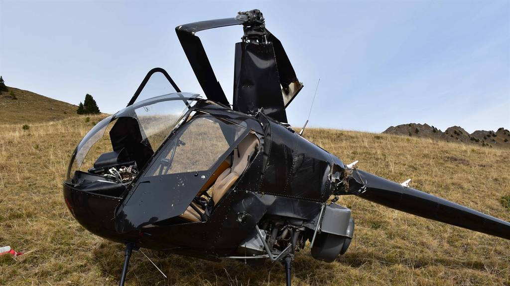 Helikopter stürzt ab – Piloten bleiben unverletzt