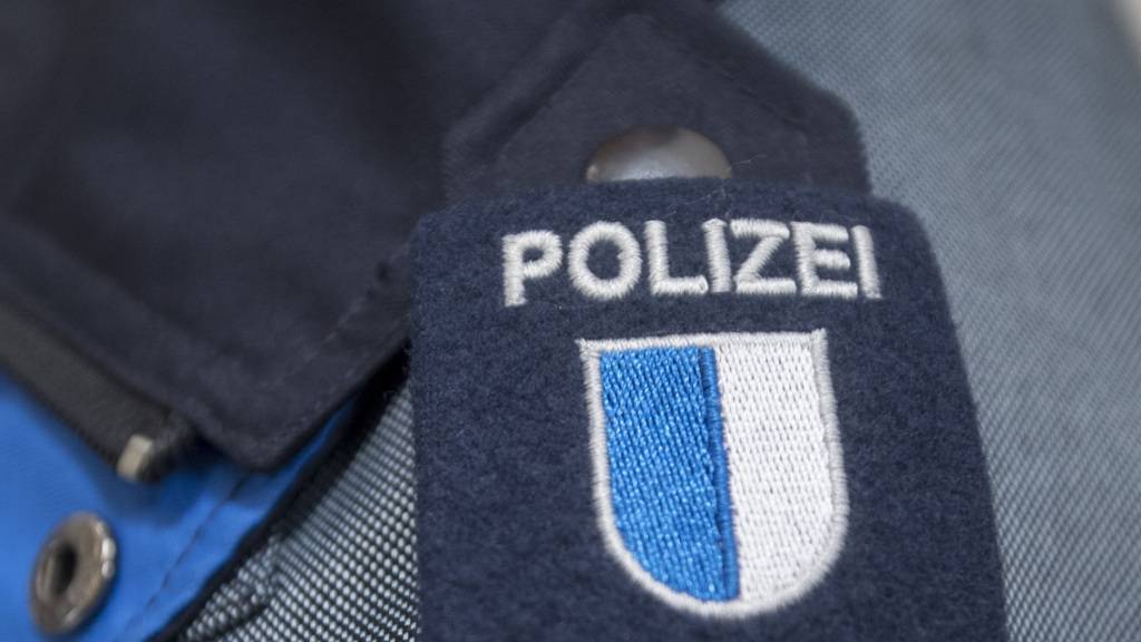 Die Luzerner Polizei hatte es 2020 mit rund 400 Widerhandlungen gegen die Covid-Massnahmen zu tun. (Symbolbild)