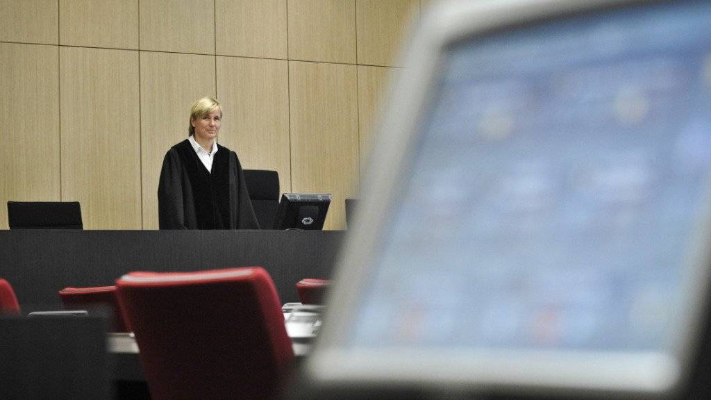 Gerichtssaal des Landgerichts Düsseldorf: Hier wird ab heute dem Mann der Prozess gemacht, der einen Schweizer Buben während mehreren Tagen missbraucht haben soll.