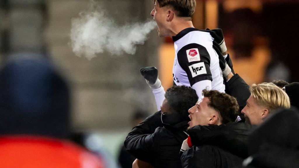 Ein cooler Tessiner Jubel im Berner Oberland: Claudio Cassano nach dem entscheidenden Treffer im Spitzenspiel