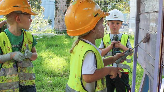 Kinder bauen ihre eigene Welt