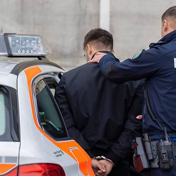 16-Jähriger raubt zwei Männer mit Messer aus und geht Kapo Zürich ins Netz