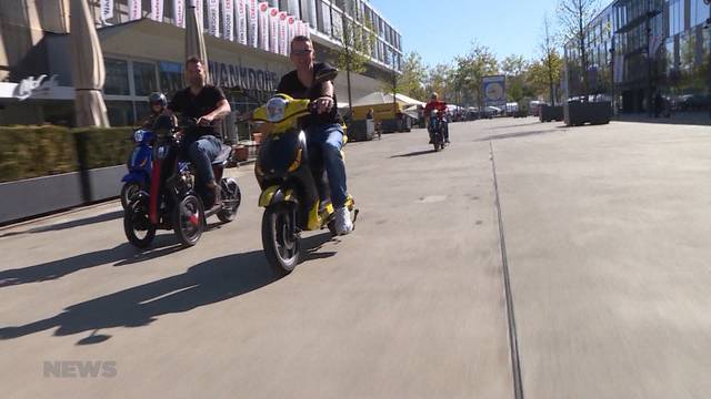 Roller fahren ohne Helm und Führerschein