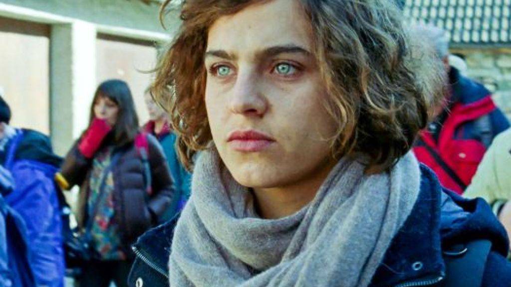 Im Film «Il nido», der in Locarno im zweitwichtigsten Wettbewerb läuft, tut die junge Cora einen Blick in die eiskalte Vergangenheit ihres scheinbar so frommen Heimatdorfes. (Pressebild)