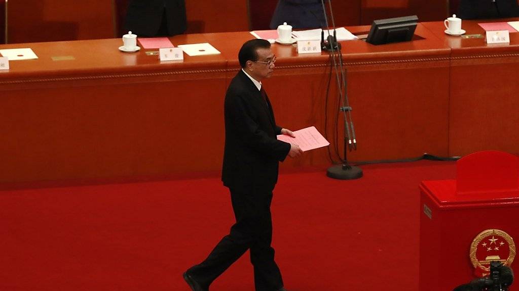 Chinas Regierungschef Li Keqiang ist am Sonntag erwartungsgemäss im Amt bestätigt worden.
