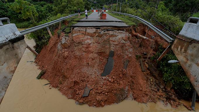 Überschwemmungen in Malaysia - Zehntausende müssen Häuser verlassen