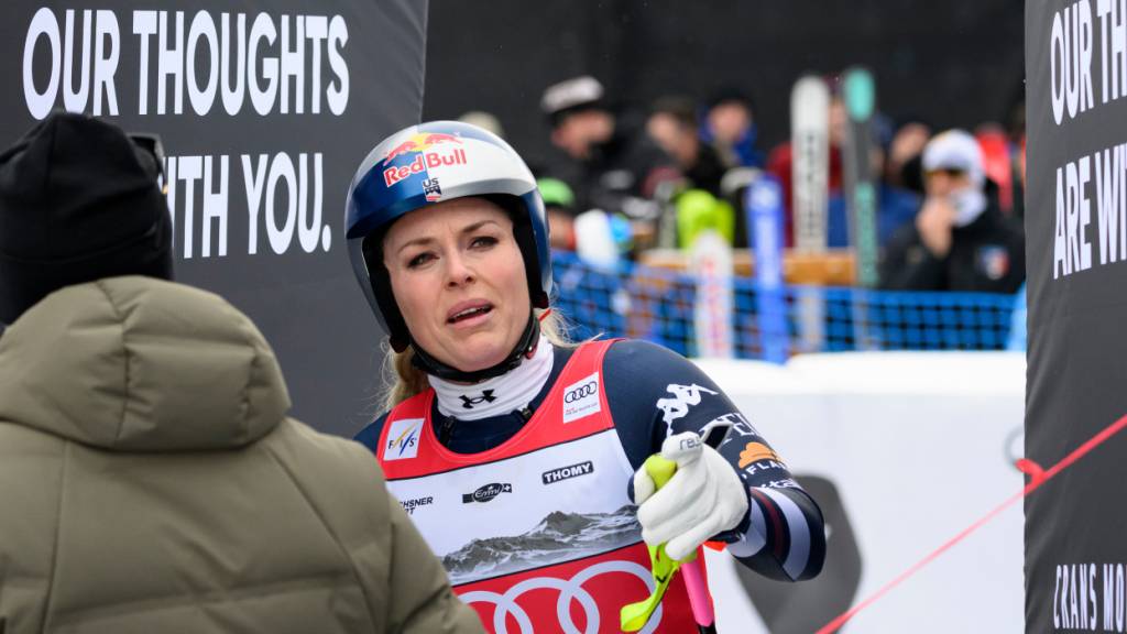 Lindsey Vonn mit schmerzverzerrtem Gesicht im Zielbereich