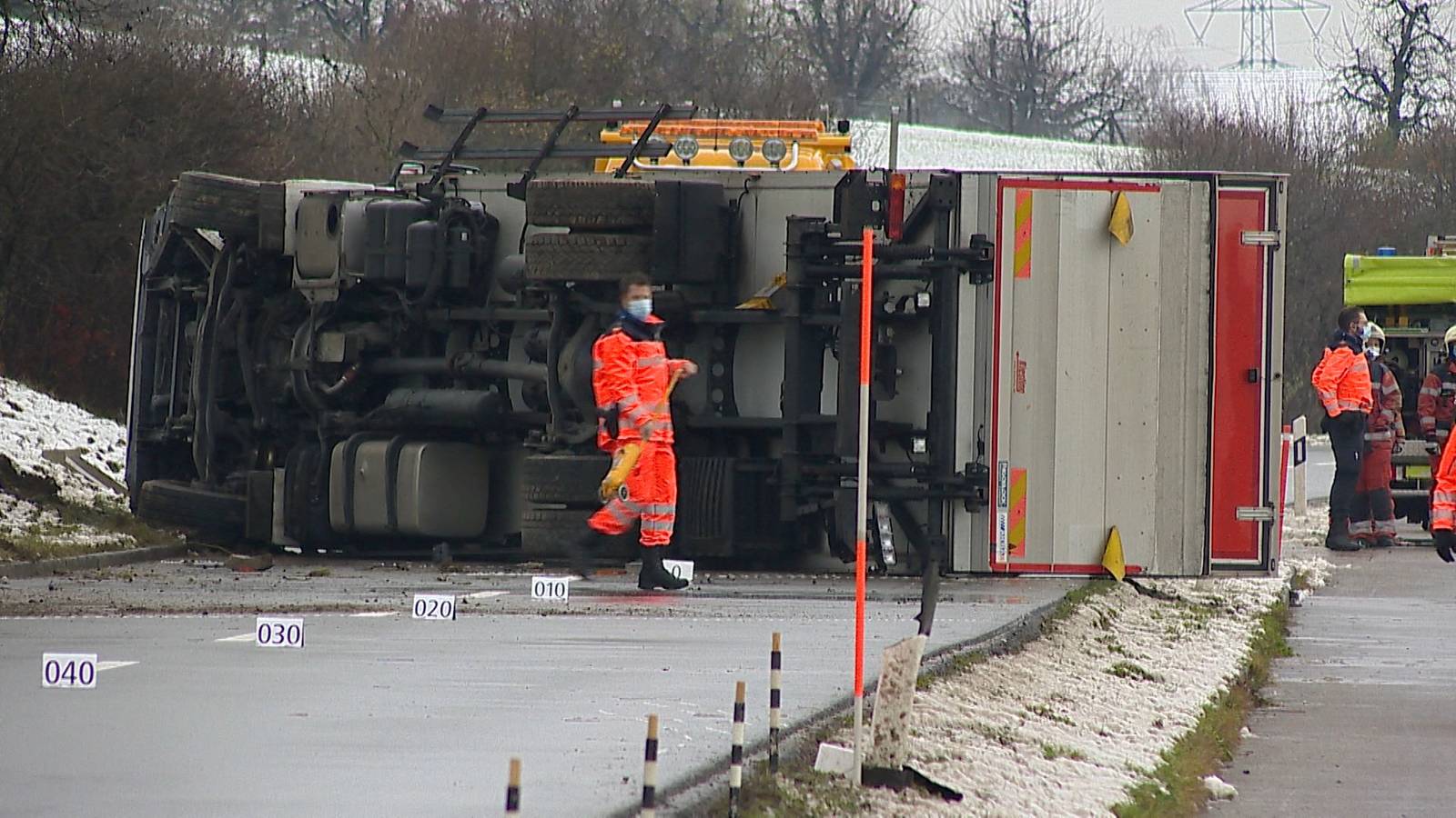 Watt Zh Lkw Fahrer Bei Unfall Verletzt Telezuri