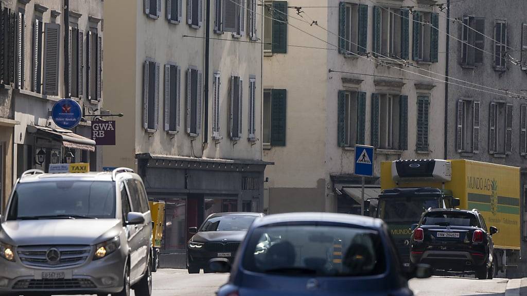 Die Sexarbeiterinnen sollen in dem Etablissement an der Baselstrasse in Luzern (Bild) unter prekären Bedingungen gelebt und gearbeitet haben. (Archivaufnahme)