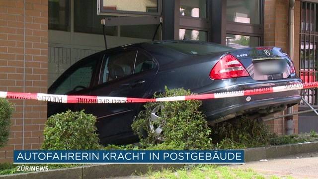 Seebach: Auto kracht in Post