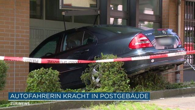 Seebach: Auto kracht in Post