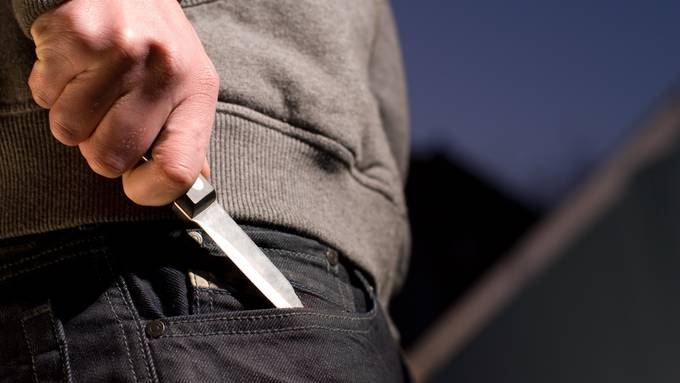 16-Jähriger an Osterchilbi in Kloten mit Messer angegriffen