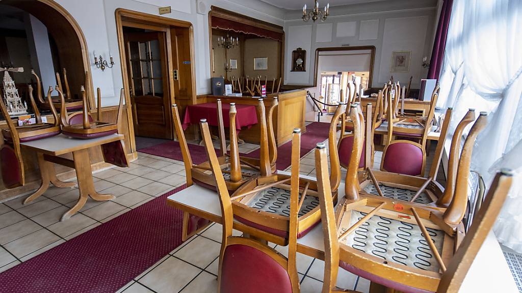 Das Cafe Haug im Dorfzentrum von Schwyz etwa musste wegen den Corona-Massnahmen des Bundes vorübergehend schliessen. (Archivbild)