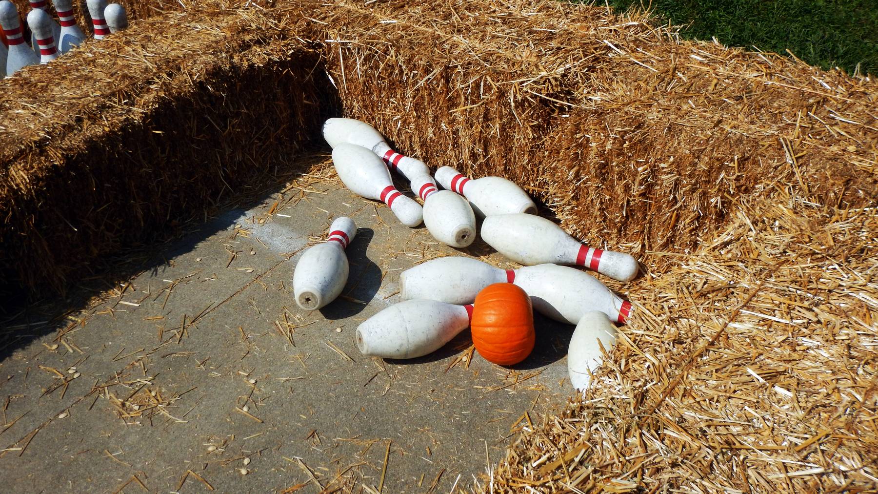 Kegeln und bowlen geht auch mit Kürbissen.