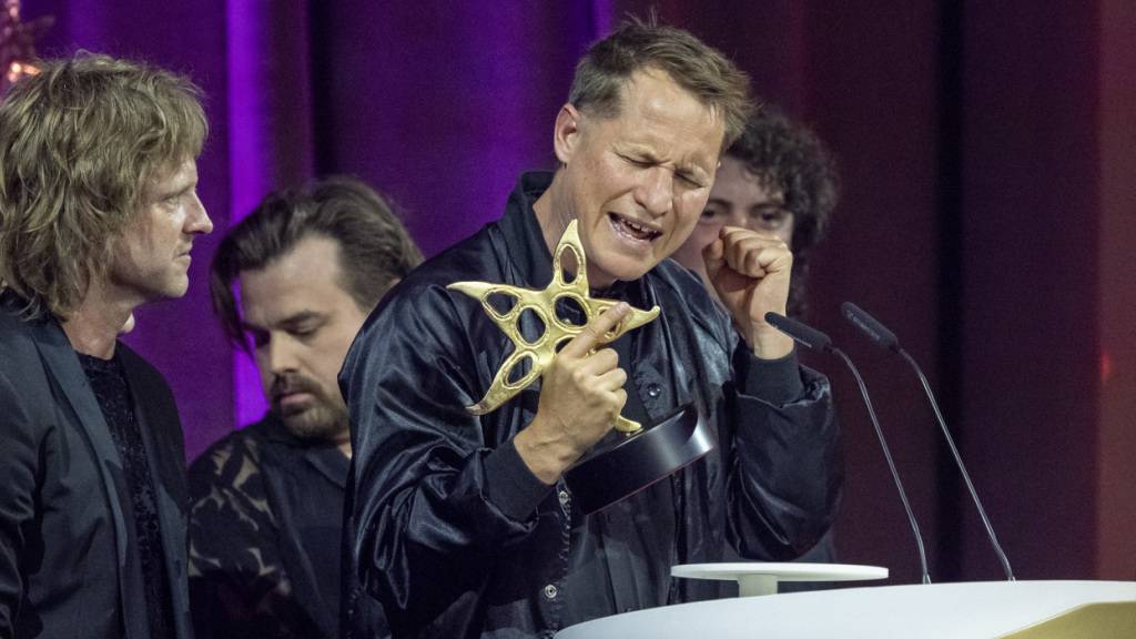 Die Luzerner Rockpop-Band Hecht holte am Samstag gleich zu Beginn der Galanacht einen Prix Walo.