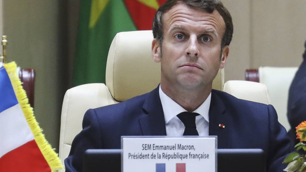 Frankreichs Präsident Macron hatte jüngst erklärt, dass er eine Regierung der Mission und der Einheit wolle, die seine Politik des Wiederaufbaus des Landes umsetze. Foto: Ludovic Marin/POOL AFP/AP/dpa