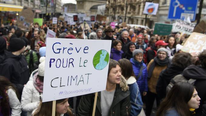 Klimajugend streikt wieder – und droht mit zivilem Ungehorsam