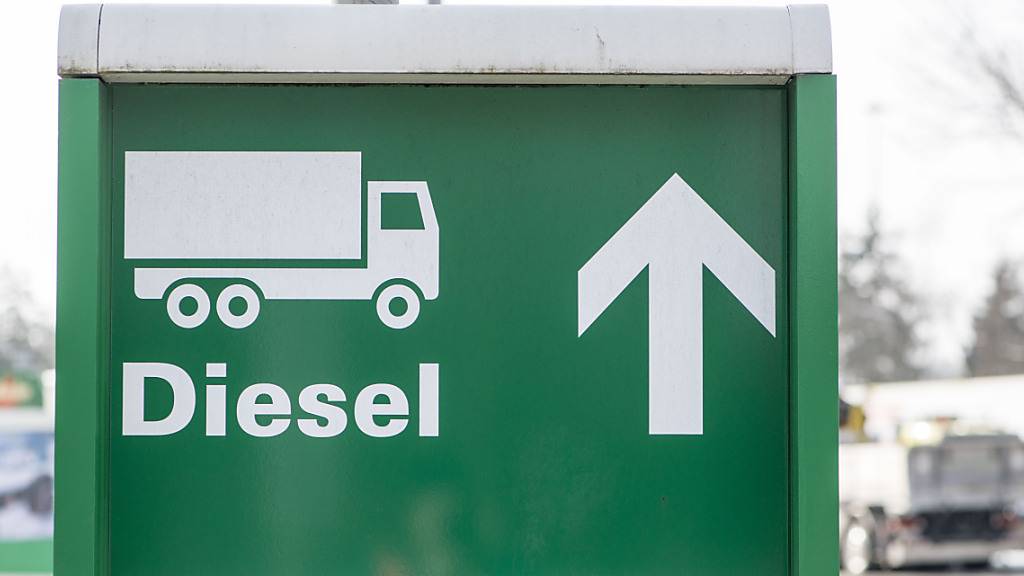 Erst Benzin, dann Diesel auf Rekordhoch: Die Spritpreise steigen seit Monaten. (Symbolbild)