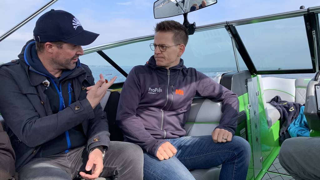 Noch müssen sie auf dem Bodensee frieren: Dario Aemisegger und Daniel Schmidli. (Bild: FM1Today/Laurien Gschwend)