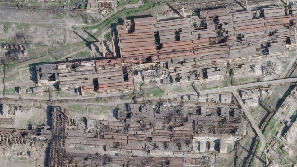 Das Satellitenbild zeigt Schäden am Metallurgischen Kombinat Asow-Stahl in Mariupol. Foto: Planet Labs Pbc/Planet Labs PBC/AP/dpa